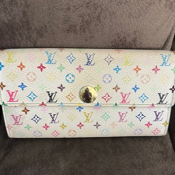 Multicolor Chain Wallet - Picture 7 of 9